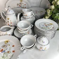 Gorgeous 91-Piece Vintage Porcelain Dinner Service - "Pauline" Pattern by Winterling - Bavaria, Germany