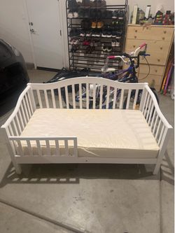 Toddler Bed w/mattress