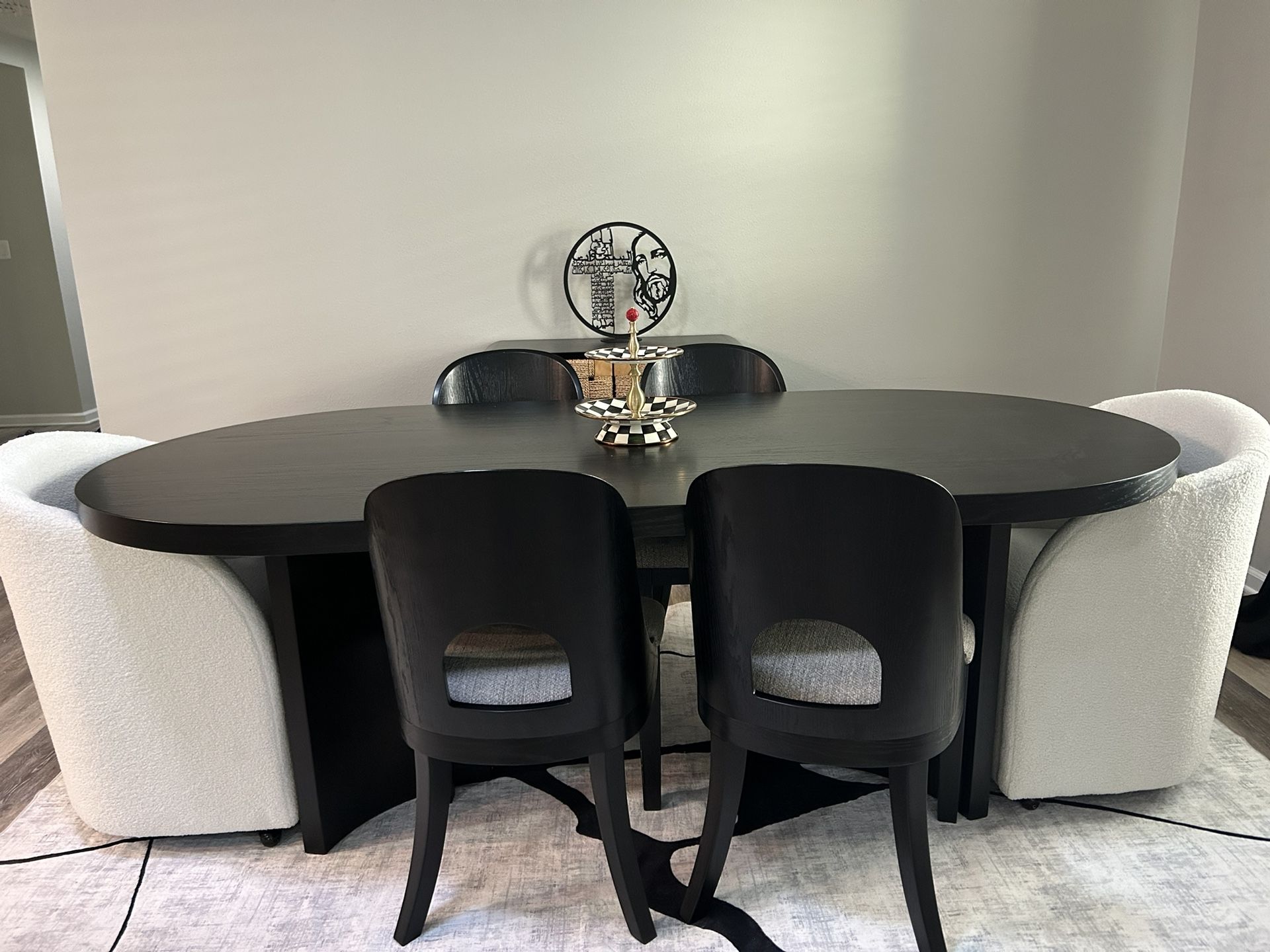 DINING ROOM TABLE SET WITH RUG