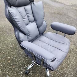 Heavy duty office chair