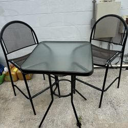 Outdoor High top Table And Chairs 