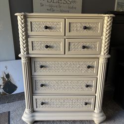 Beautiful 🤩 Riverstone chest of drawers 53”tall38”wide   