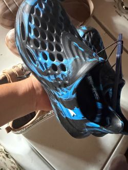 Black and Blue Marble Foam Clog Shoe, size 3