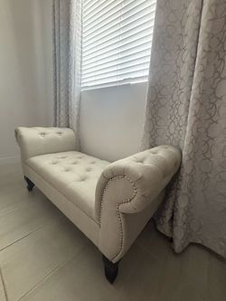 Tufted Upholstered Bench with Rolled Arms. ** Size: 52 inch x 21.5 inch x 24.5 inch