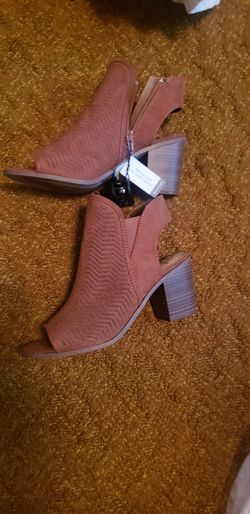 Brand new shoes 8.5