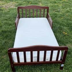 wooden toddler bed with mattress