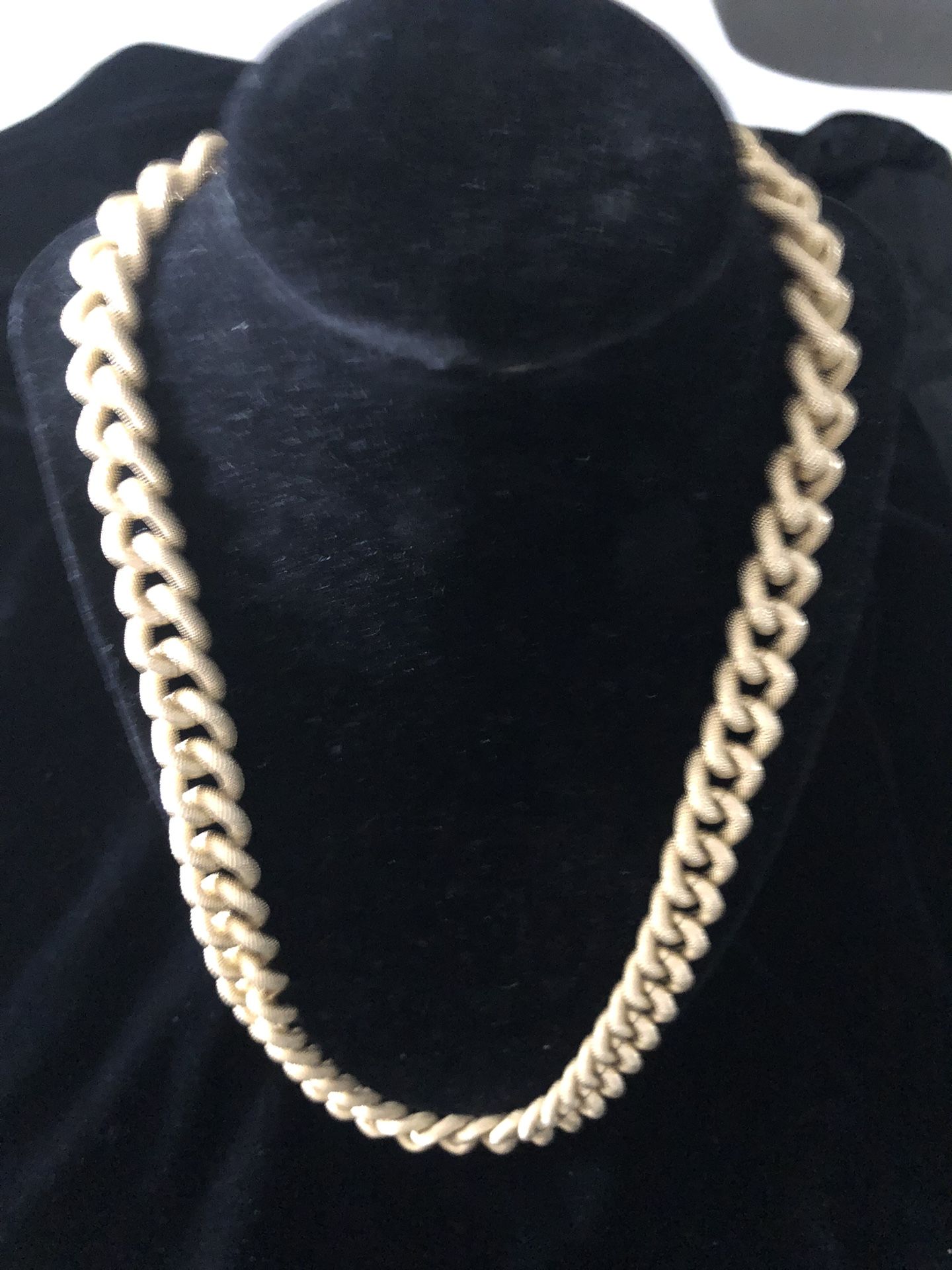 Chunky Classy Gold Tone Necklace 24” Vintage