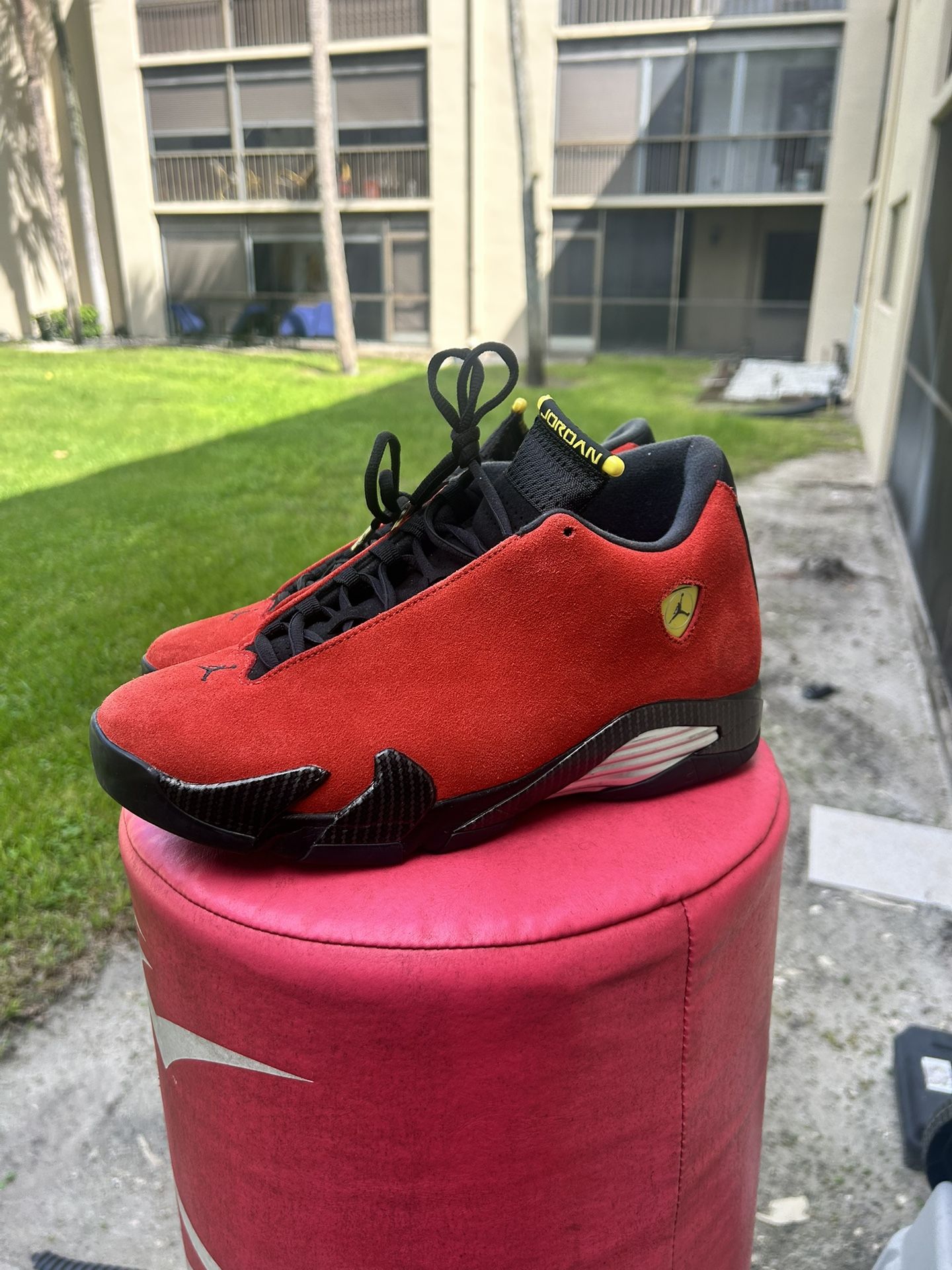Jordan 14 Retro Ferrari