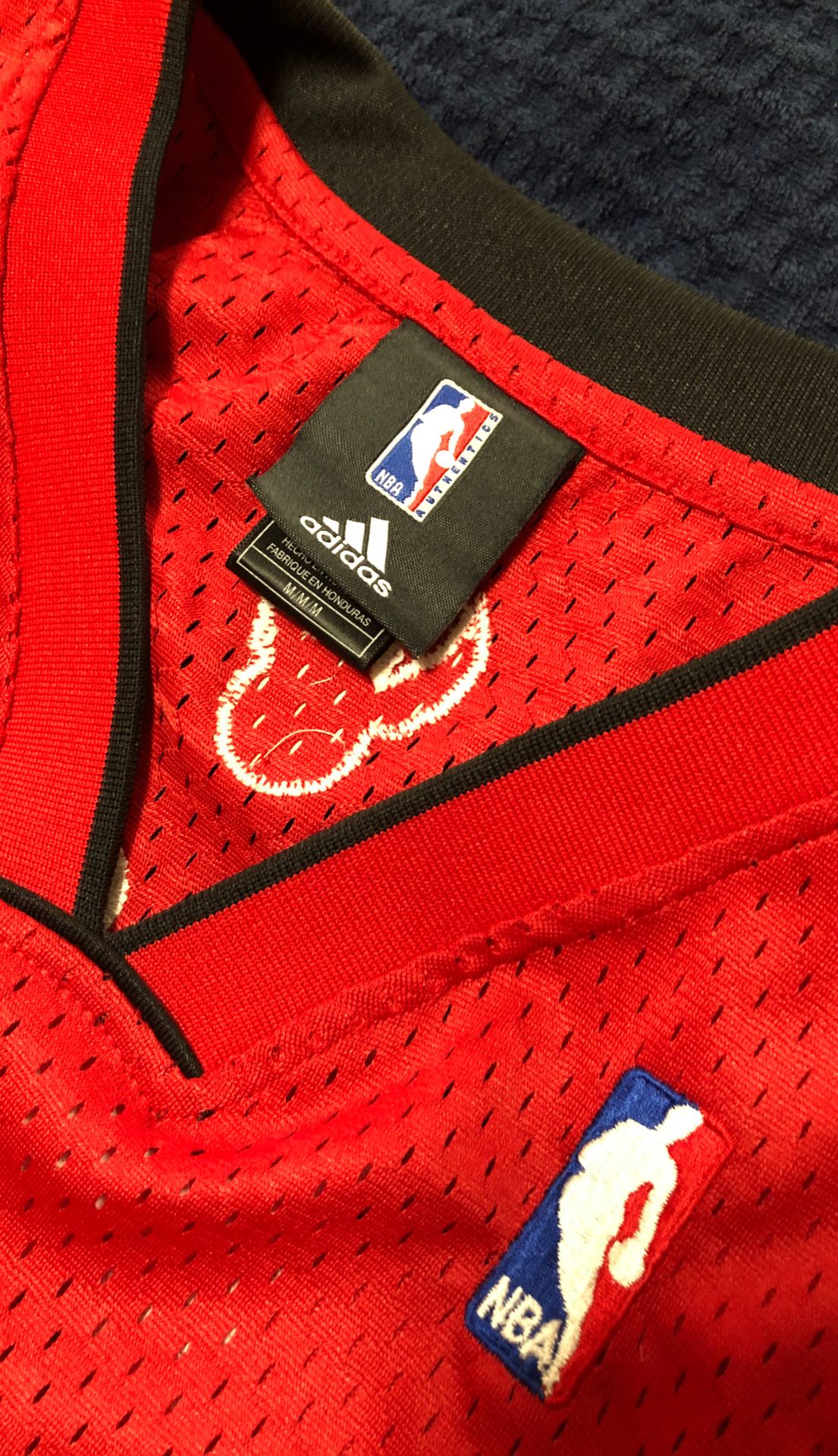 Adidas Swingman Chris Bosh Raptors jersey SZ M for Sale in Portland, OR -  OfferUp