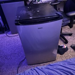 2 mini fridges $80