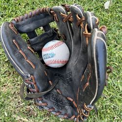 $45 Rawlings Gamer Baseball ⚾️ Glove IT’S AVAILABLE PLS DONT ASK!!! 