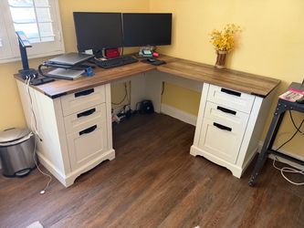 Beautiful L-shaped desk. Used very little.