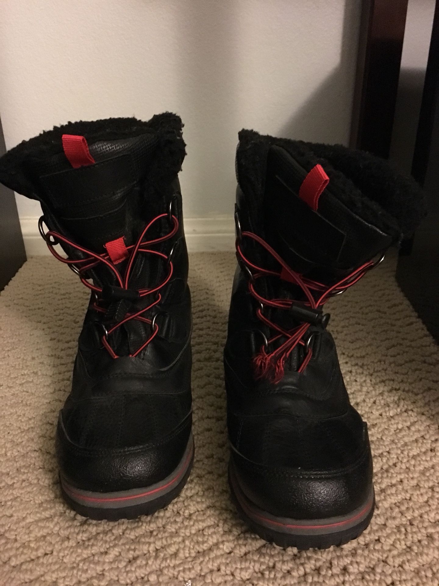 Kids snow boots, size 7 in boys