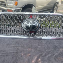 Toyota tacoma Grill 2019 
