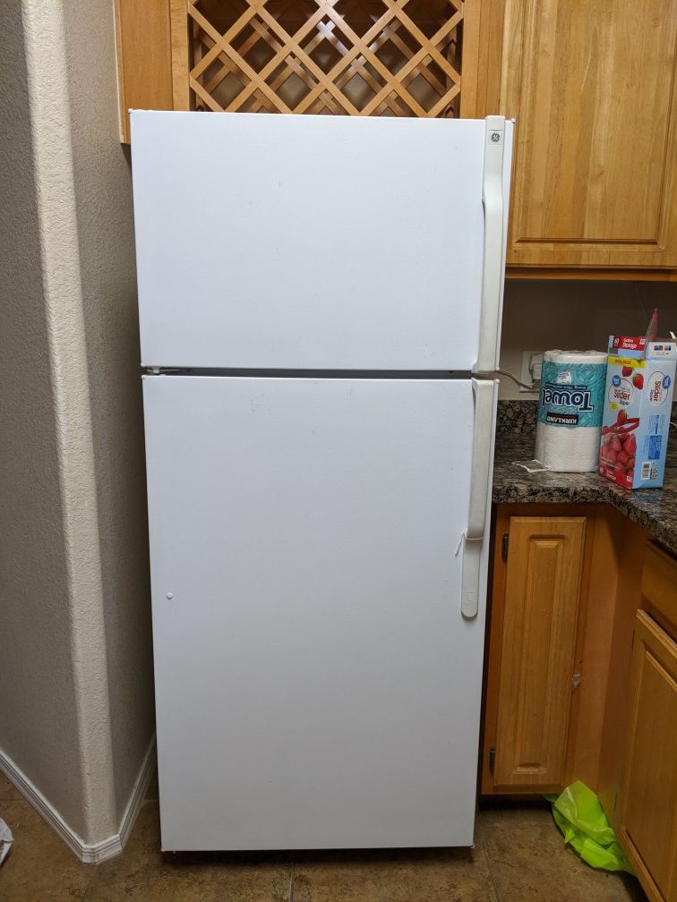 GE 2 door refrigerator