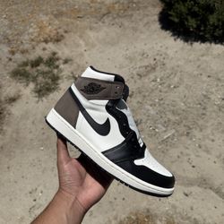 Jordan 1 Mocha Size 9 