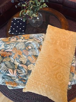 Throw and pillow fall decor
