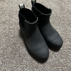 UGG women’s droplet boot size 7.5