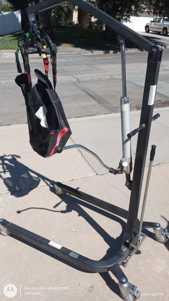 Hoyer Hydraulic Patient Lift W/ Harness