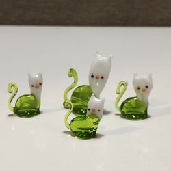 Tiny Cat Family 4/Miniature Whimsical Figurine Handblown Glass Art Collectible - Green/White