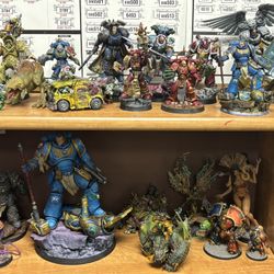 Warhammer 40k Statue And Mini
