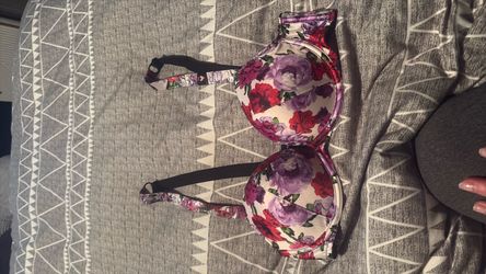 Never worn 34b Victoria Secret bra