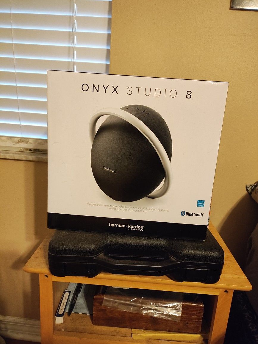 Onyx Studio 8 Bluetooth 
