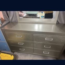 🎁BEAUTIFUL ASHLEY BRAND BEDROOM SET:  TWIN BED FRAME, DRESSER, MIRROR, NIGHTSTAND 🎁