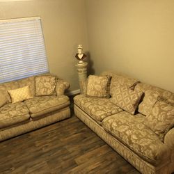 Sale Fast 2 Pc Sofá Set!