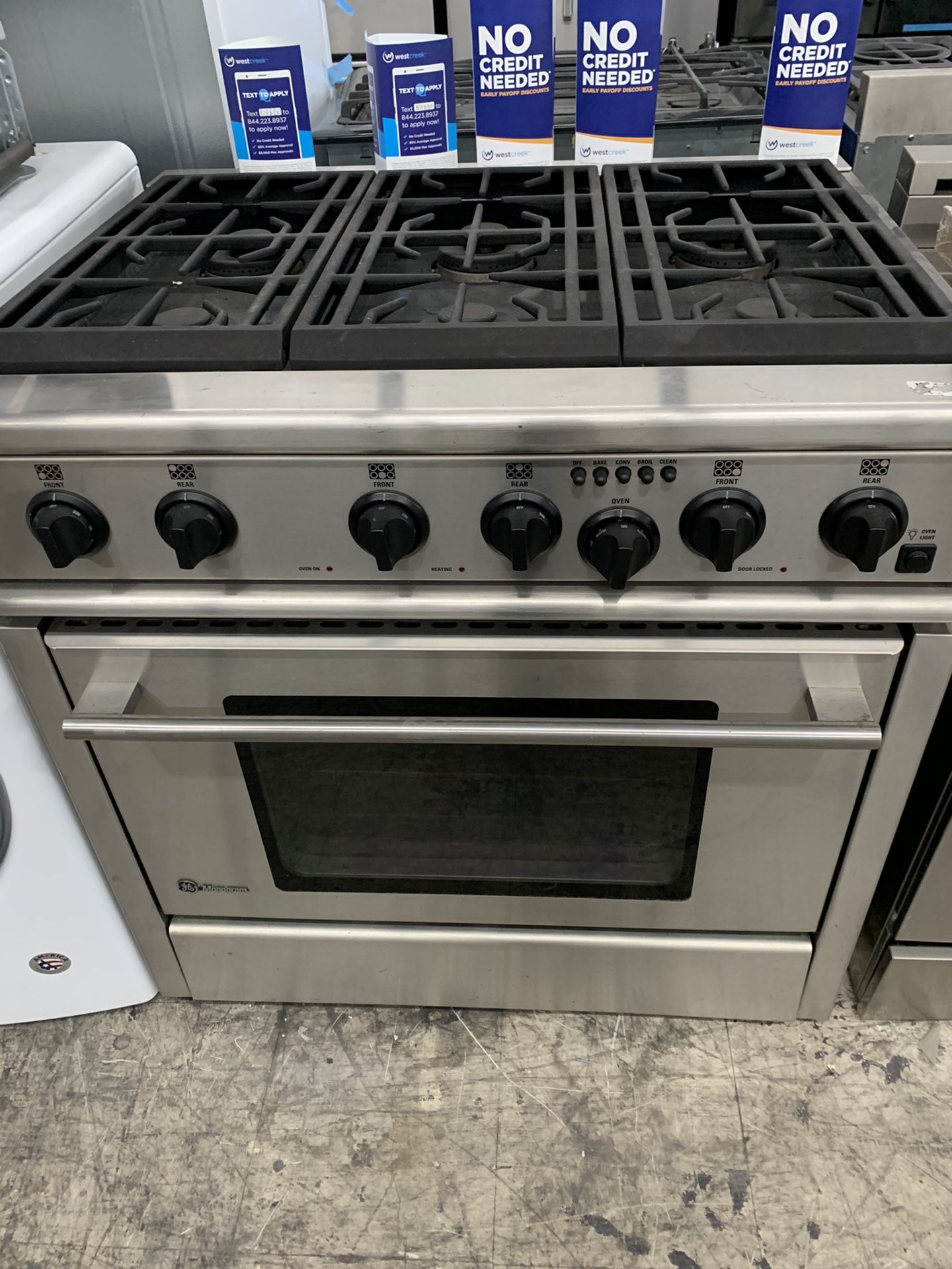 GE Monogram 36” Gas Range In Stainless Steel Used for Sale in Moreno