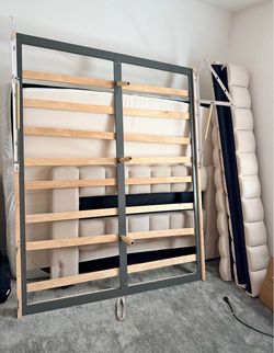 Queen complete bedframe
