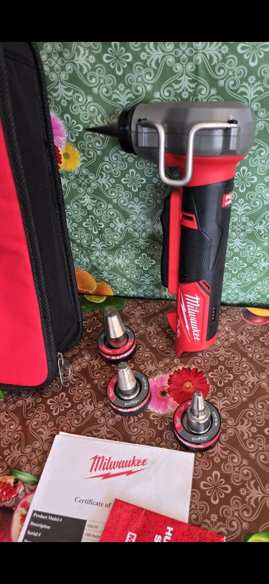 Milwaukee
M12 FUEL ProPEX Expander Tool with 3- Expander Heads and soft carrying case