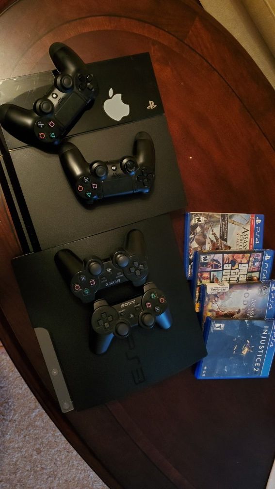 Ps4 and Ps3 bundle, 2 Ps4 and Ps3 controllers, total 11 games + camera