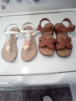 2 Pairs Girls Sandals  size 4  selling  each for different price.