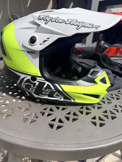 Troy Lee designs helmet