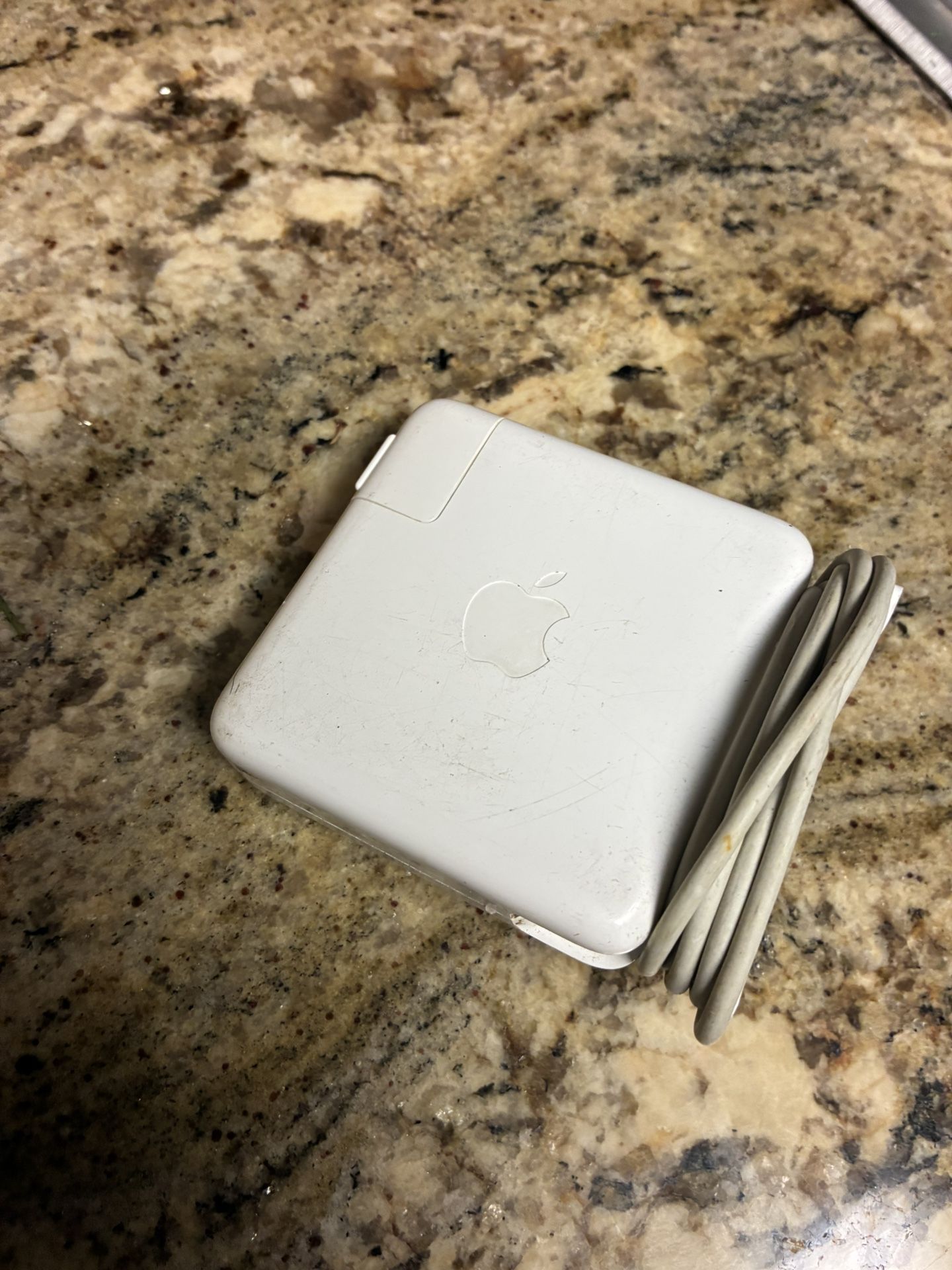 Apple A1343 AC Adapter for MacBook Pro 13.3" 15" 17"