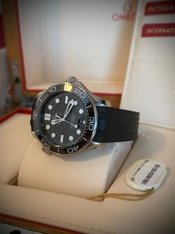 Omega seamaster Diver 300 Luxury Watch!