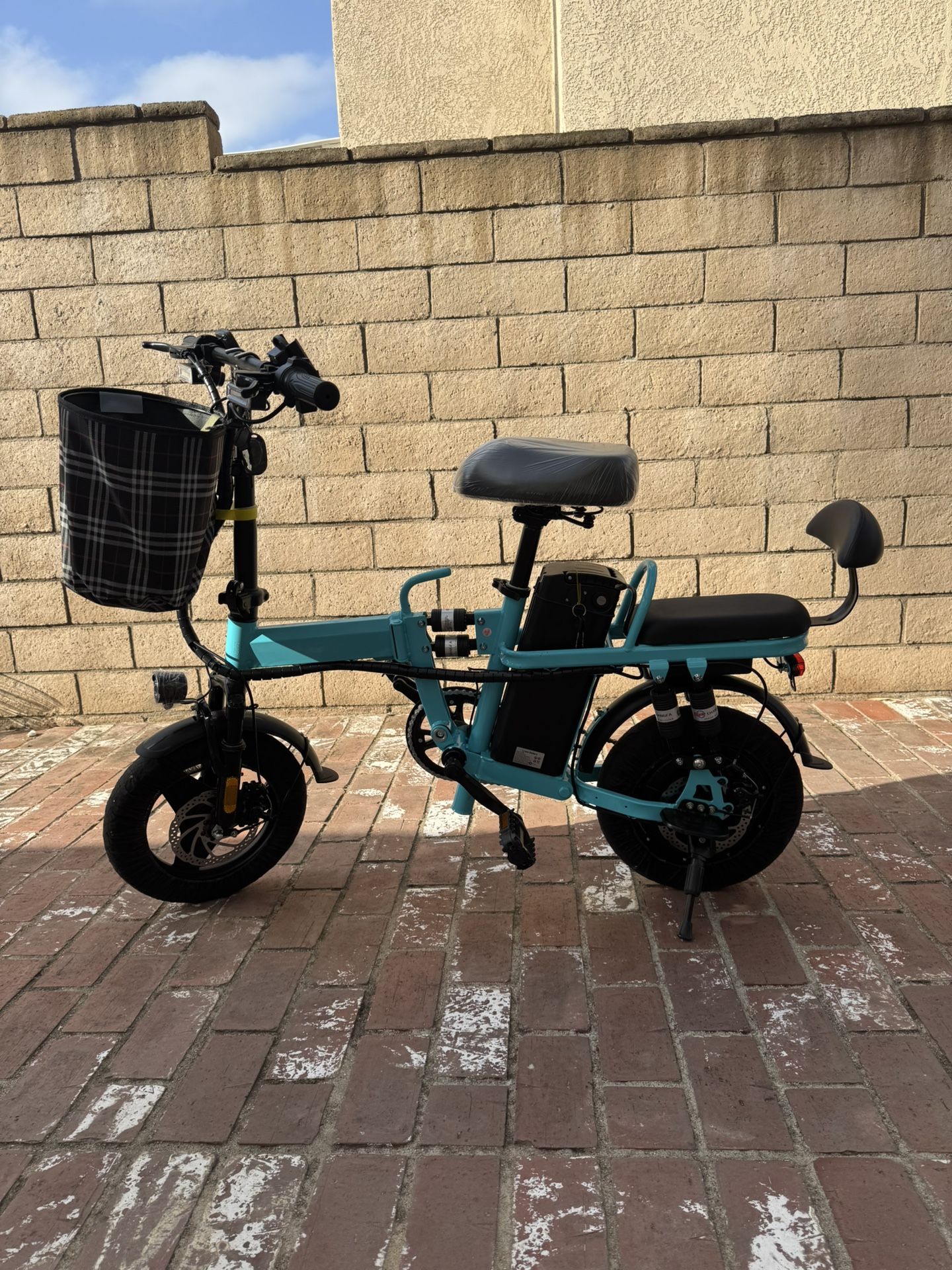 Folding electric bicycle