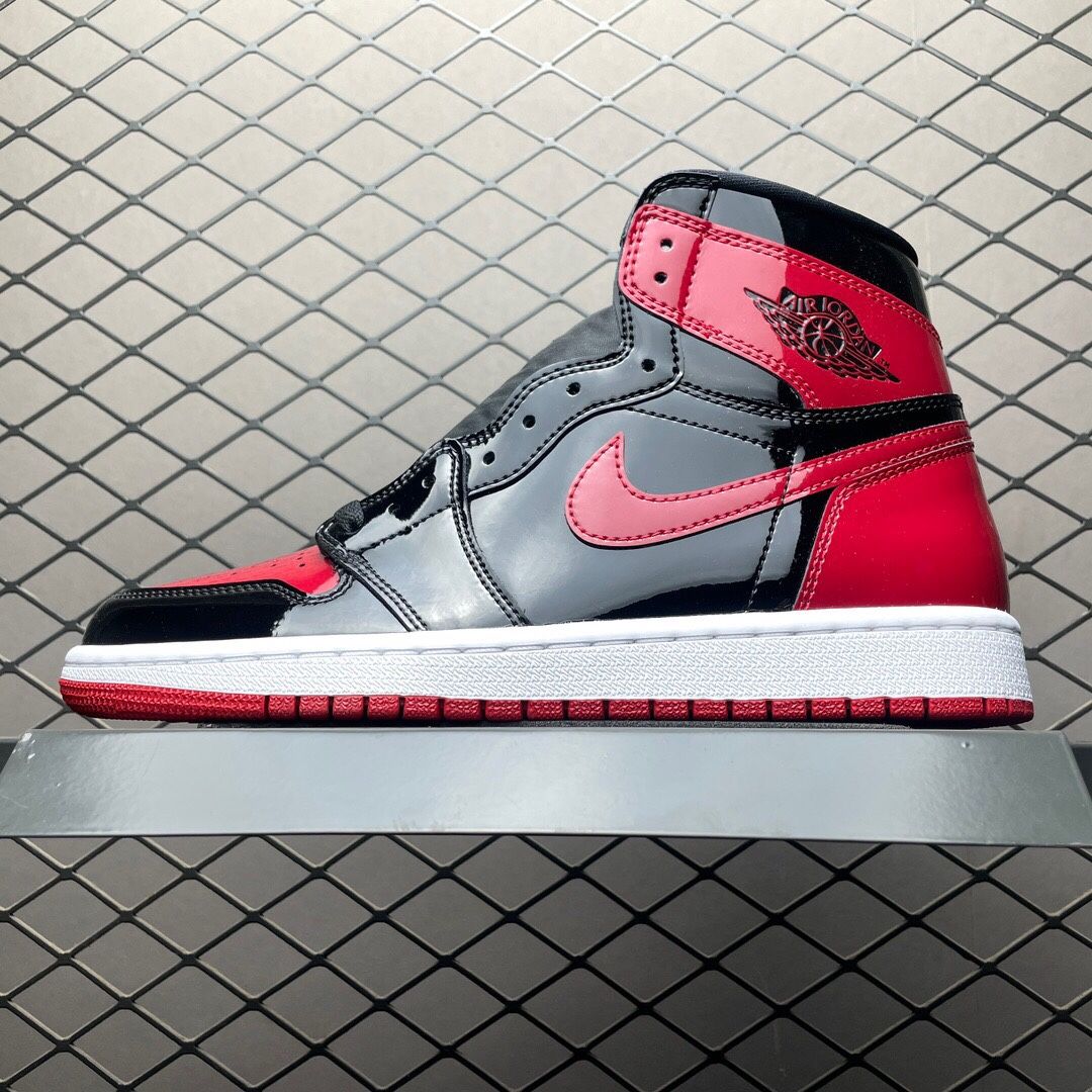 Air Jordan 1 Men’s Sneaker With Box New R
