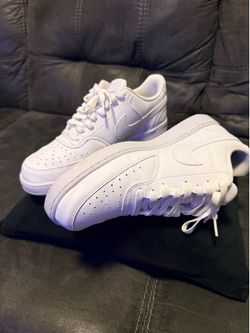 MEN’S COURT VISION LOW SNEAKER SIZE 10.5