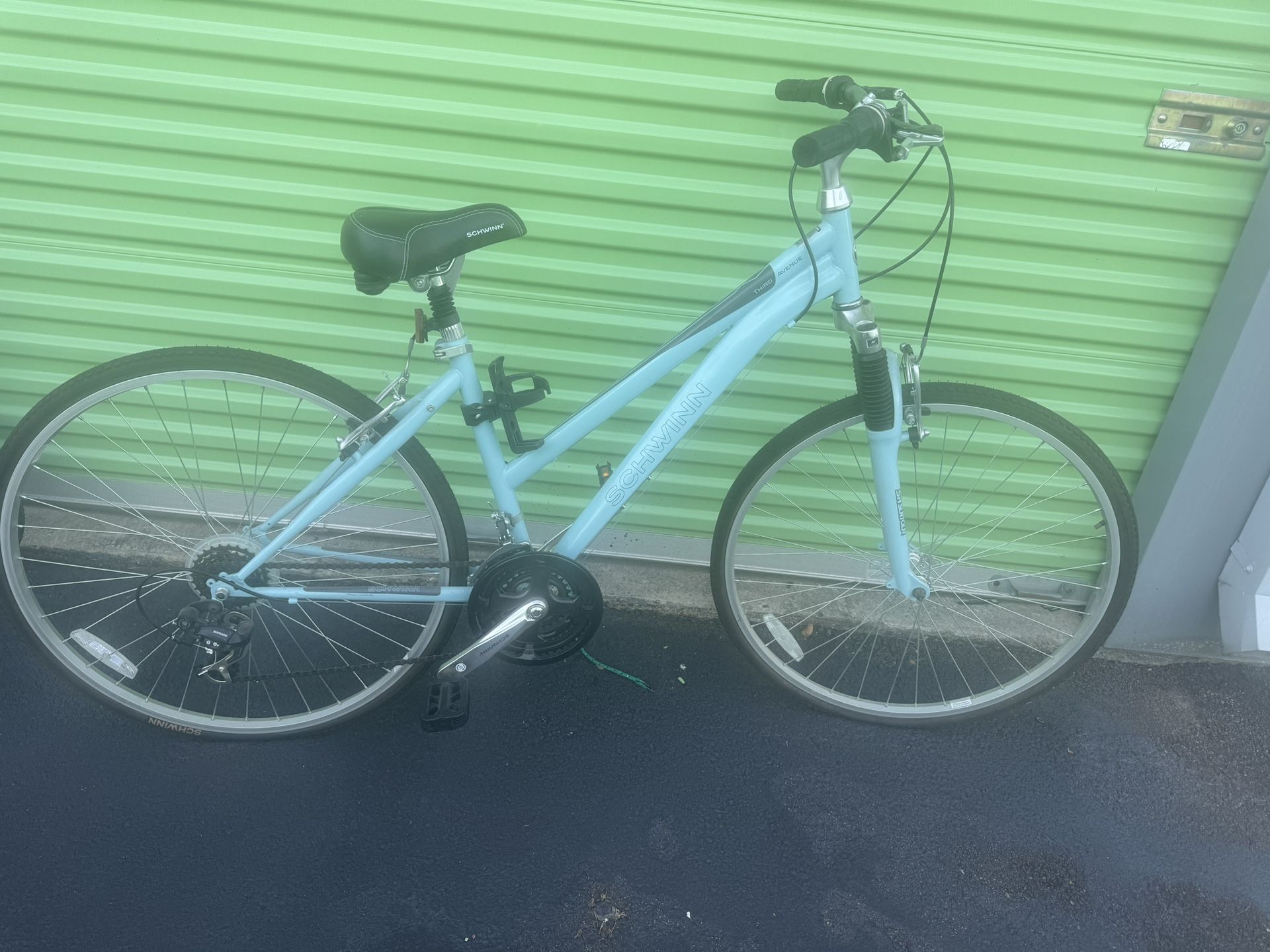 Schwinn Third Avenue Mountain Bike