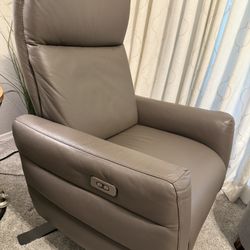 Natuzzi Leather Power Recliner Swivel Chair NICE 