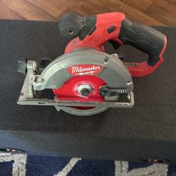 Milwaukee M12 Fuel Circular Saw 