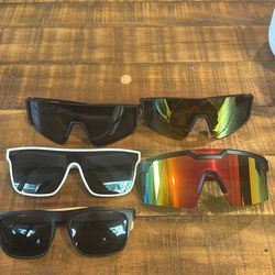 5 pairs of sun glasses