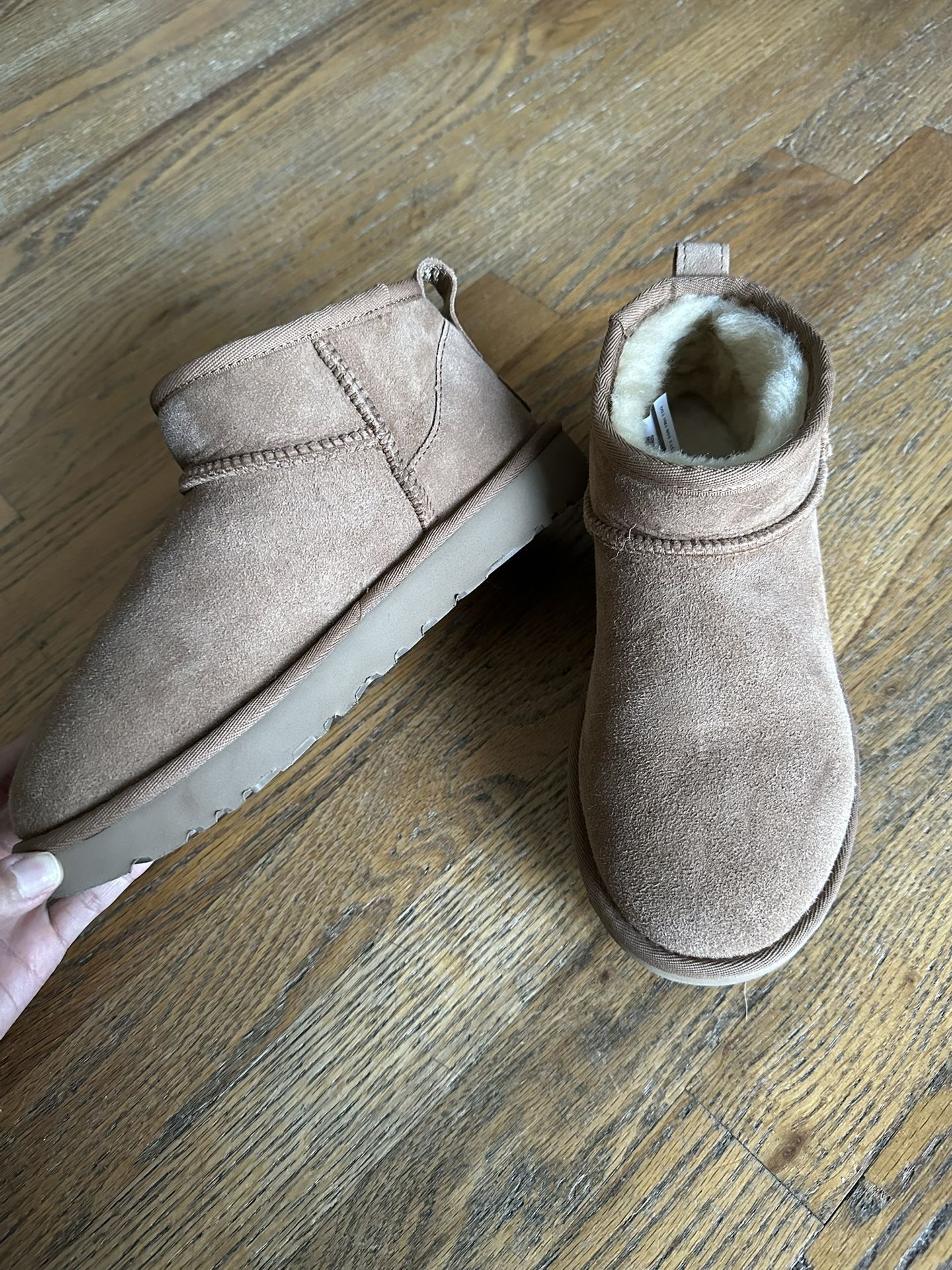 Uggs Classic Ultra Mini Women’s 6 Chestnut