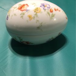 Lidded Egg Trinket Box  
