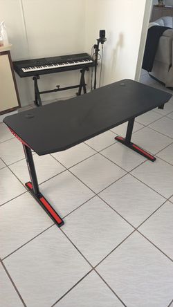 55” Carbon Fiber Style Gaming Desk