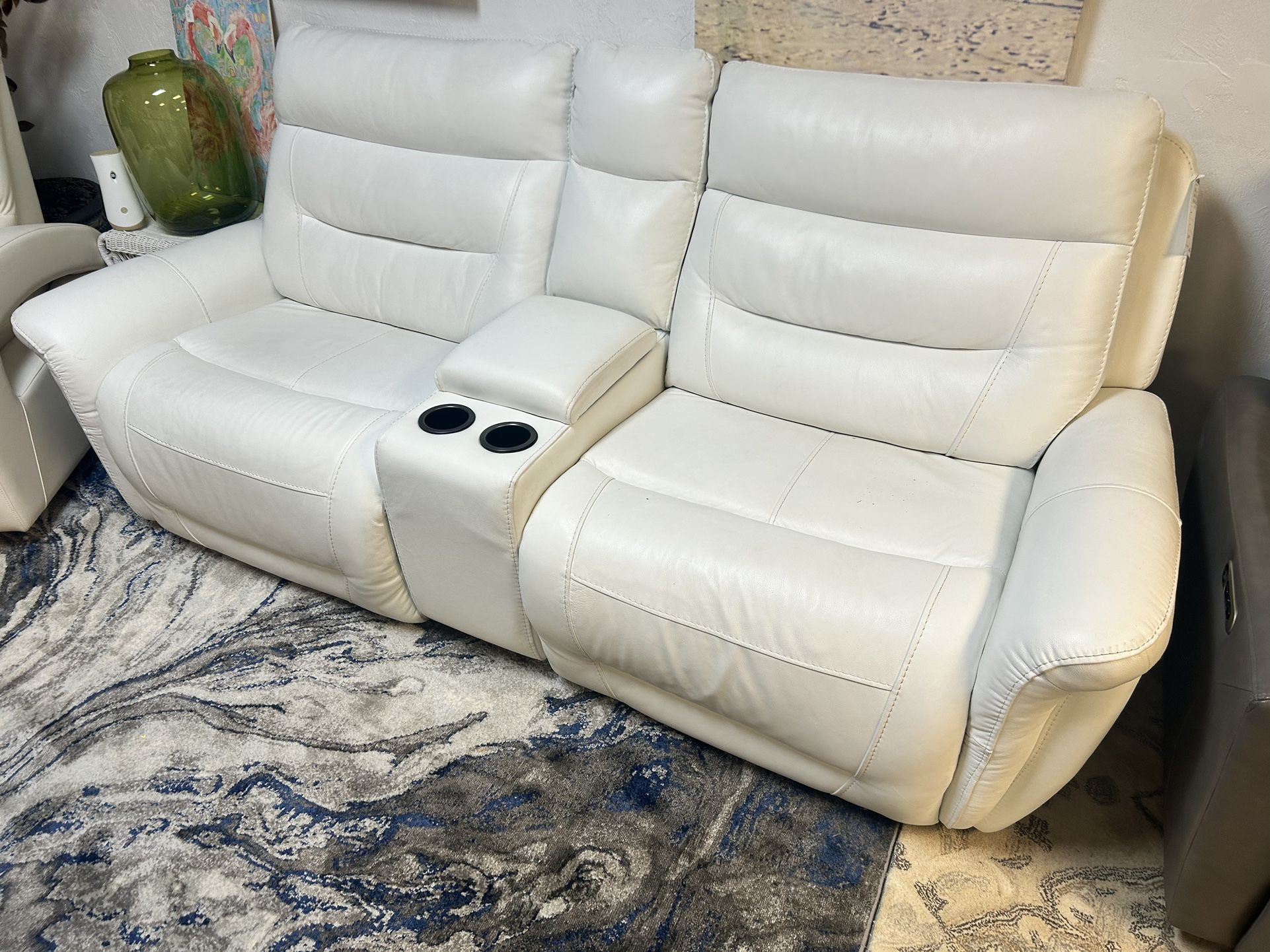 Like New Cindy Crawford Leather Electric Dual Reclining Couch With Electric Headrests And Dual USB 