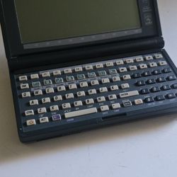 HP 200XL Palmtop PC 2mb Ram Exellent Condition  ,run On Batterys 
Super RARE in this condition 
Pick up in Sun Valley 