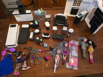 Misc set of dolls, furniture and accessories.
